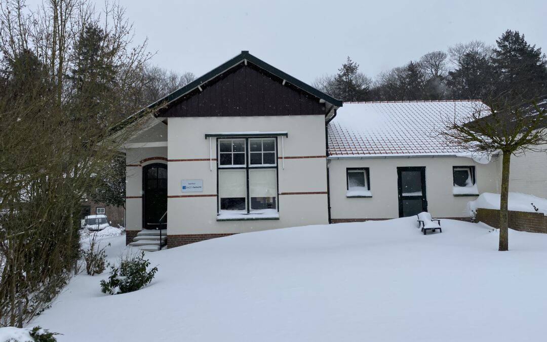 Medewerkers React Twente trotseren sneeuw. (10-02-2021)